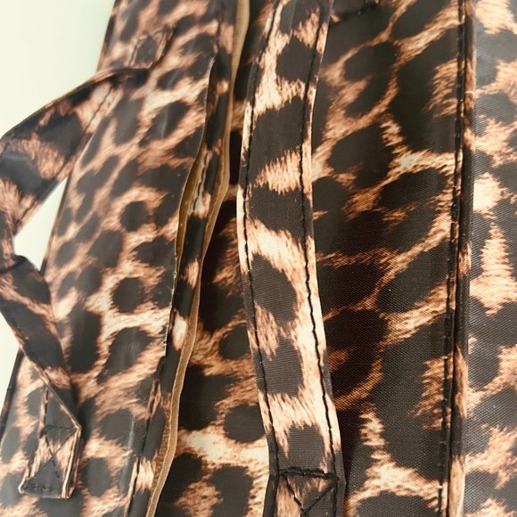 BETTER BEAUTY Women's Leopard Roll UpTravel Case NWOT - Picture 9 of 10